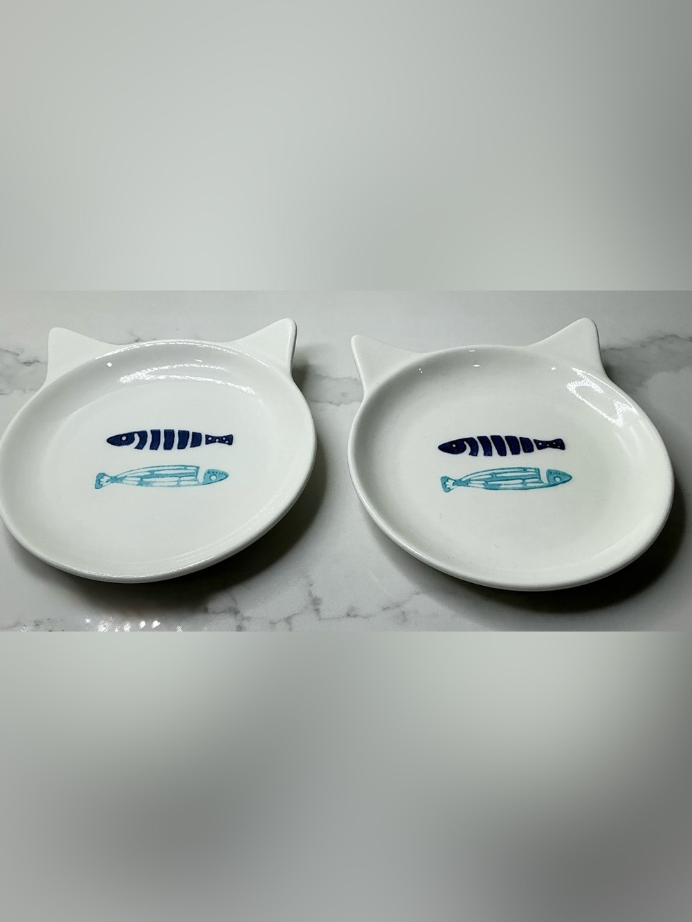 2 Signature Housewares Ceramic Cat Dish Blue Fish accents 5.25" New